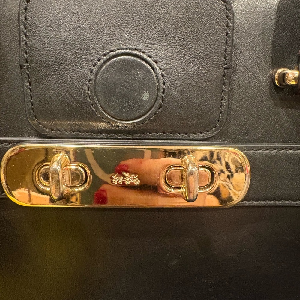 Coach Swagger Carryall - Picture 3 of 9